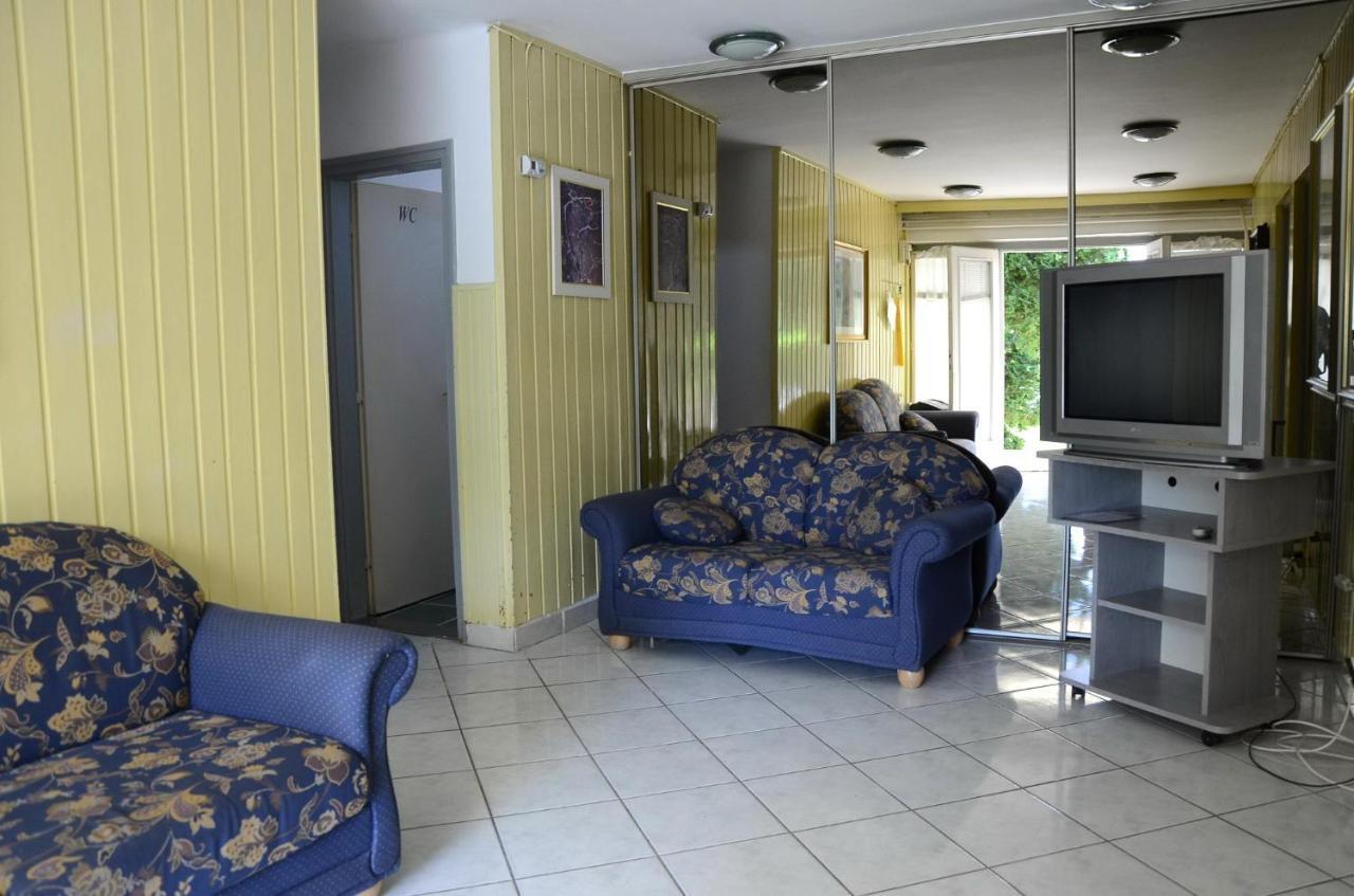 Samson Apartment Hajdúszoboszló Szoba fotó